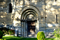 Portalada de l´església de Sant Feliu.