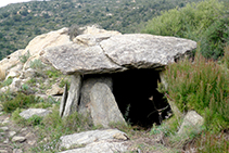 Dolmen baixant a Palau-saverdera.