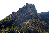 Carena que puja al castell de Verdera i el cim de Sant Salvador (forta de ruta).