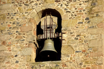 Detall del campanar de l´església.