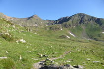 Camí a l´estany segon de Ransol amb el Serrera al fons.