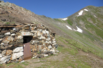 Cabana a la collada dels Meners.