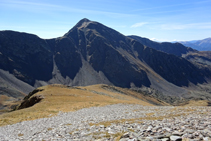 L´objectiu és arribar a un petit planell. Des del planell baixarem per una petita vall fins al camí principal.