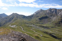 Carretera d´accés al coll de Tentes.