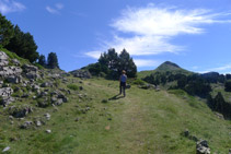 Veiem la silueta de l´Arlas al fons.