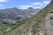 Panorama sobre el massís de Larra.