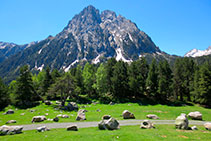 Encantat Xic (2734m) i Encantat Gran (2748m).