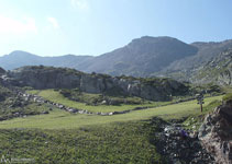 Perspectiva del recorregut i camí de tornada després de superar la bretxa d´Arcalís i el pic d´Arcalís.