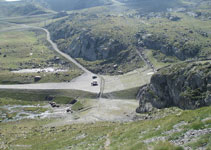 Vista de la esplanada on hem deixat el vehicle i de les pistes d´esquí d´Ordino-Arcalís.