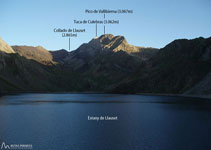 A davant nostre tenim l´estany de Llauset, al fons el pic de Ballibierna (3.067m) i la Tuca Culebres (3.062m).