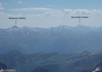A la llunyania veiem el Mauberme i el Mont Valier.