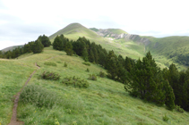 L´àmplia carena de la serra de Casamanya.