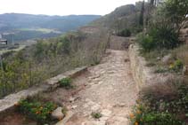 La baixada cap a Solsona coincideix amb una variant del GR 7.