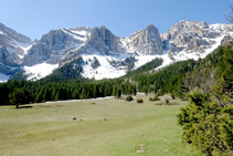 L´espectacular vessant nord de la serra del Cadí.