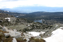 Des del serrat, les vistes de l´estany de Malniu i del de Guils són meravelloses.