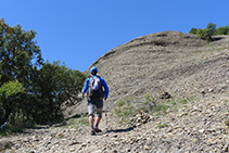 Pugem cap a l´ermita de Sant Salvador en fort pendent.