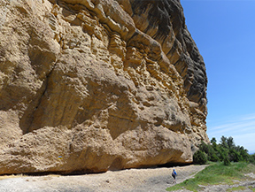 Roca del Corb i Roc de Cogul des de Peramola