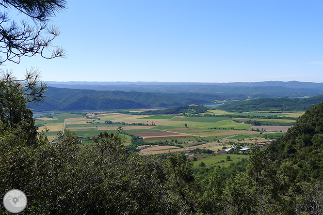 Roca del Corb i Roc de Cogul des de Peramola 1 