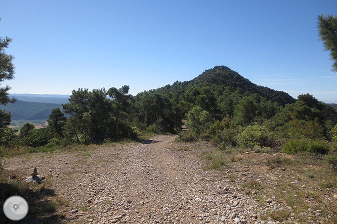 Roca del Corb i Roc de Cogul des de Peramola 1 