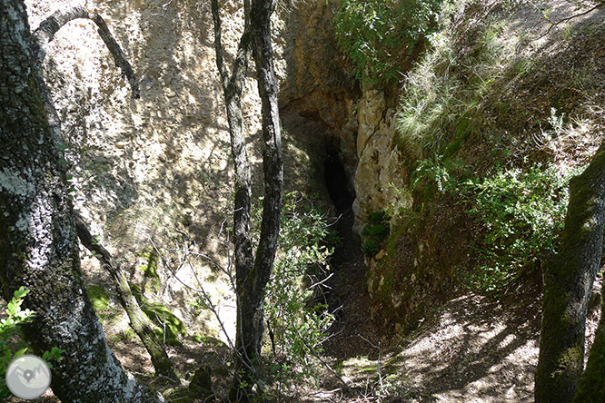 Roca del Corb i Roc de Cogul des de Peramola 1 