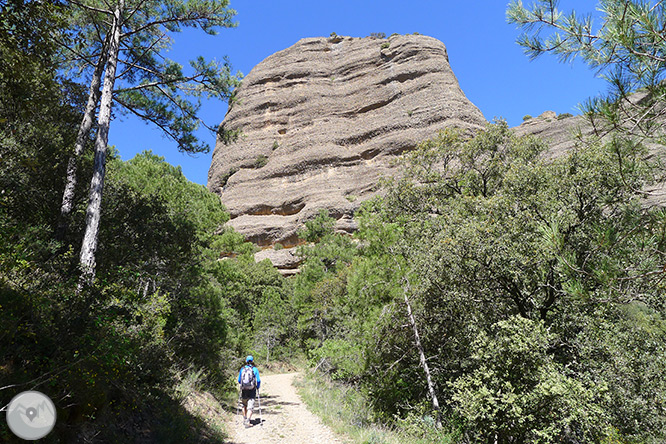 Roca del Corb i Roc de Cogul des de Peramola 1 