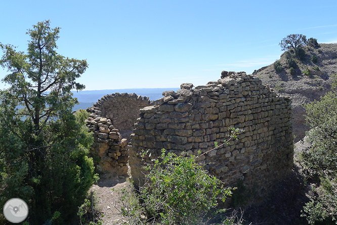 Roca del Corb i Roc de Cogul des de Peramola 1 