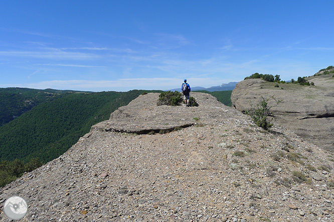 Roca del Corb i Roc de Cogul des de Peramola 1 