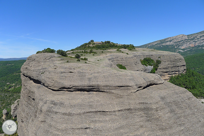 Roca del Corb i Roc de Cogul des de Peramola 1 