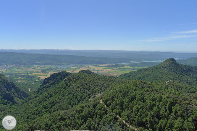 Roca del Corb i Roc de Cogul des de Peramola 1 