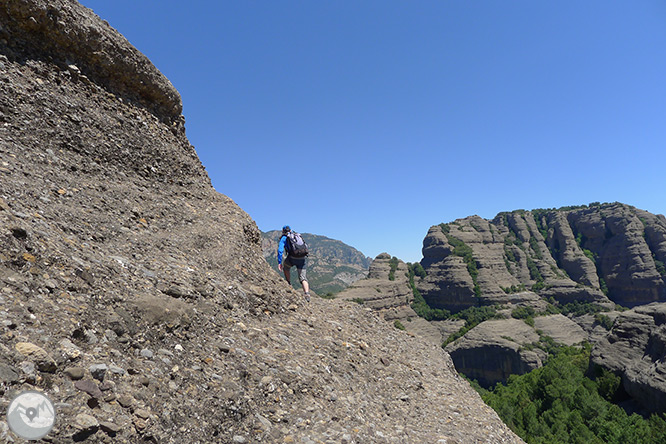 Roca del Corb i Roc de Cogul des de Peramola 1 