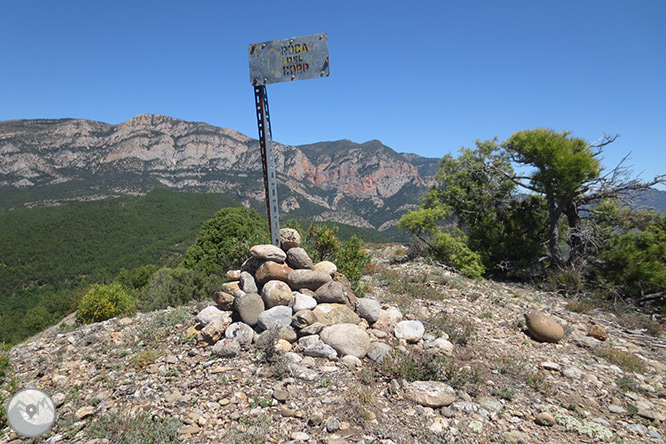 Roca del Corb i Roc de Cogul des de Peramola 1 