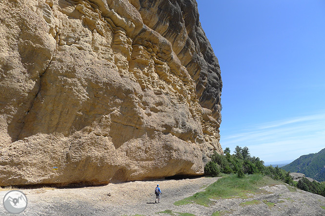 Roca del Corb i Roc de Cogul des de Peramola 1 