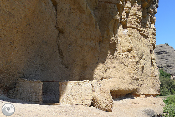 Roca del Corb i Roc de Cogul des de Peramola 1 