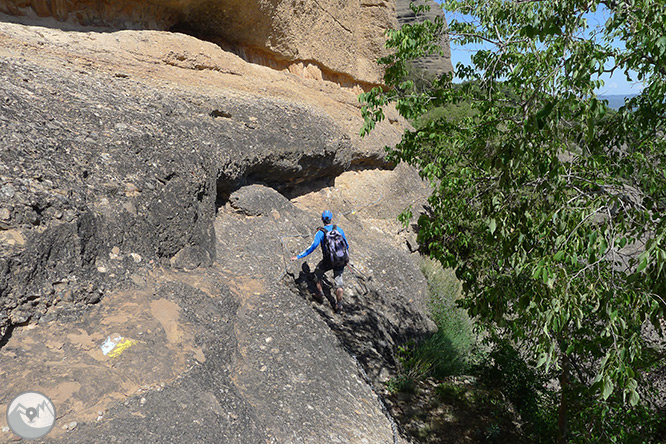 Roca del Corb i Roc de Cogul des de Peramola 1 