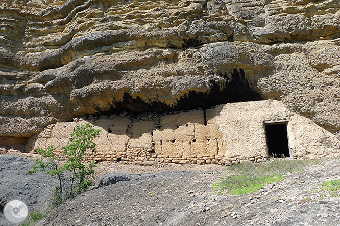 Roca del Corb i Roc de Cogul des de Peramola 1 