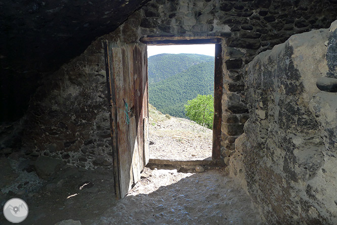 Roca del Corb i Roc de Cogul des de Peramola 1 