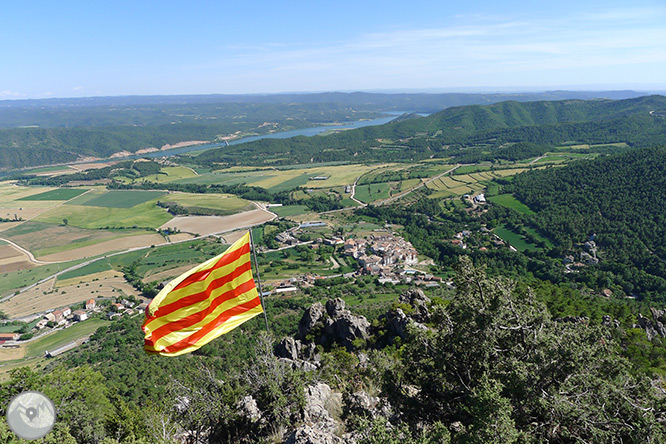 Roca del Corb i Roc de Cogul des de Peramola 1 