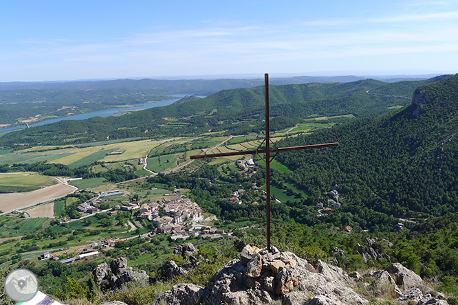 Roca del Corb i Roc de Cogul des de Peramola 1 