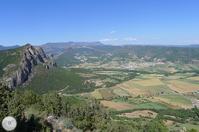 Roca del Corb i Roc de Cogul des de Peramola 1 