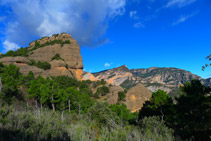 Picapoll o Roc de la Presó des del coll de Sant Honorat.