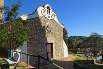 Façana principal de l´ermita de les Alegries.