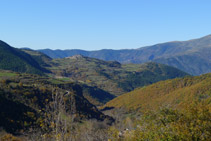 Vall de Siarb amb el nucli de Tornafort al capdamunt d´un turó.