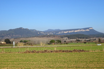 Cingles de Sant Roc des del pla del Pasteral.