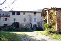 Masia de Can Clos entre el Pasteral i la Cellera de Ter.