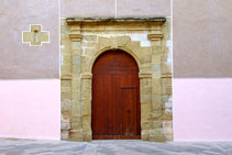 Portalada a la rambla del Monestir.