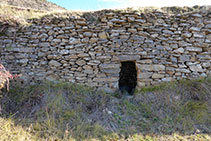 Mur de pedra seca amb concavitat.