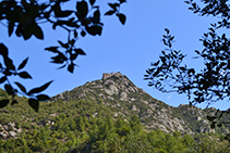 Ermita de Sant Salvador, situada al capdamunt de l’espadat.