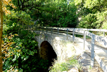 Pont sobre el torrent de Peguera.