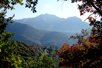 Cercs i el vessant O de la serra del Catllaràs.
