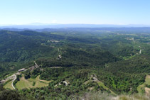 Vistes cap a la vall del Llobregat i el Bages (S).